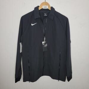 NWT Nike Jacket Womens Size Medium Midweight Gym Workout Magnetic Pockets Black